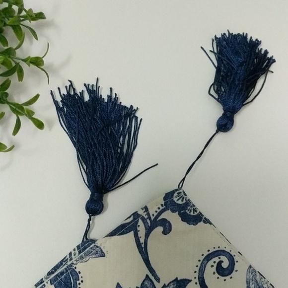 Table Runner 14"x 72" Paisley Tassel by Westford Fine Linens NWOT - Picture 2 of 5